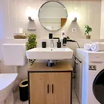 Moderne 2-zimmer-whg - Naehe Bahnhof Mit Balkon Und Stellplatz - 2 Smart-tv 아파트 *