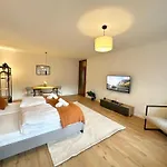 Moderne 2-zimmer-whg - Naehe Bahnhof Mit Balkon Und Stellplatz - 2 Smart-tv 아파트 *