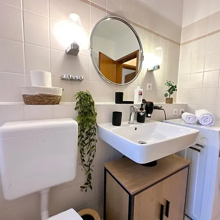 Moderne 2-zimmer-whg - Naehe Bahnhof Mit Balkon Und Stellplatz - 2 Smart-tv Appartamento Norderstedt