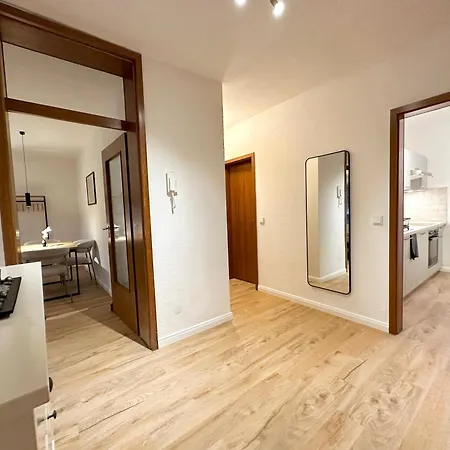Moderne 2-zimmer-whg - Nähe Bahnhof Mit Balkon Und Stellplatz - 2 Smart-tv Apartment