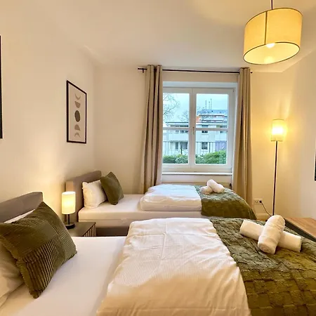 Moderne 2-zimmer-whg - Naehe Bahnhof Mit Balkon Und Stellplatz - 2 Smart-tv Апартаменты