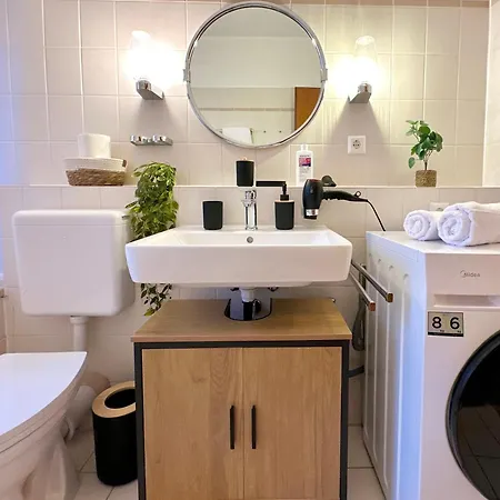 Moderne 2-zimmer-whg - Nähe Bahnhof Mit Balkon Und Stellplatz - 2 Smart-tv Apartment *