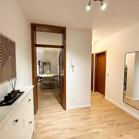 Апартаменты Moderne 2-zimmer-whg - Naehe Bahnhof Mit Balkon Und Stellplatz - 2 Smart-tv Нордерштедт