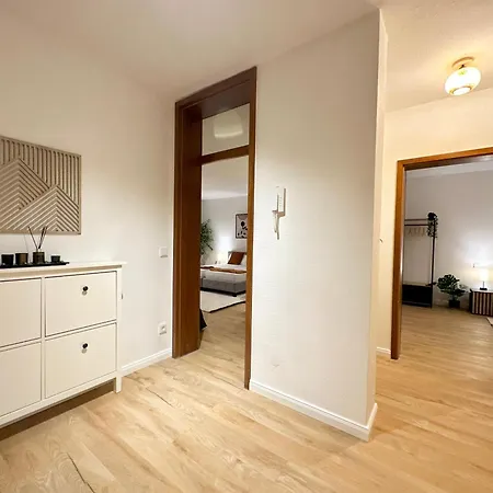 Moderne 2-zimmer-whg - Naehe Bahnhof Mit Balkon Und Stellplatz - 2 Smart-tv Apartment